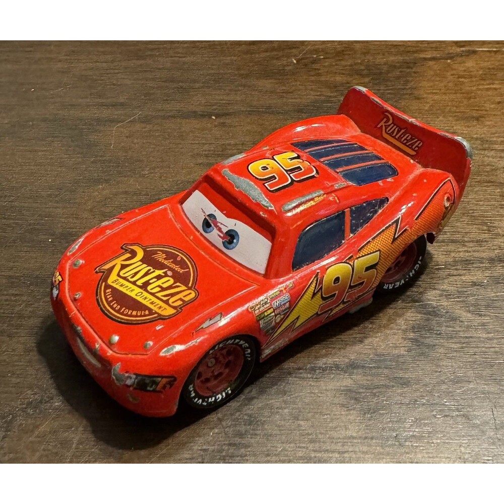 Disney Pixar Cars Lightning McQueen Diecast Toy Car Mattel 1:55 Red Rust-eze 95